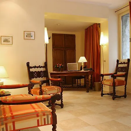 D'aragon - Place De La Comedie Отель 3*
