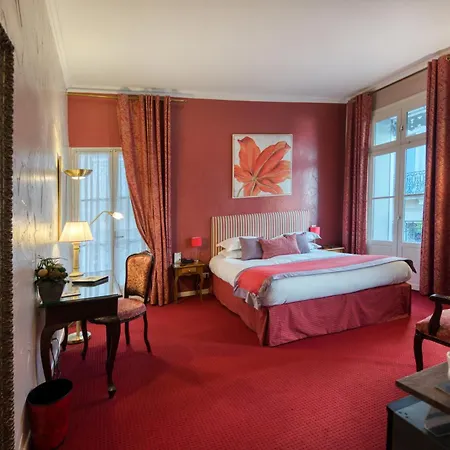 D'aragon - Place De La Comedie Hotel