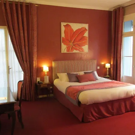 Отель D'aragon - Place De La Comedie 3*