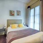 D'aragon - Place De La Comedie - 3*