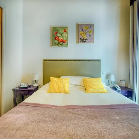 Bed and Breakfast D'aragon - Place De La Comedie - 3*