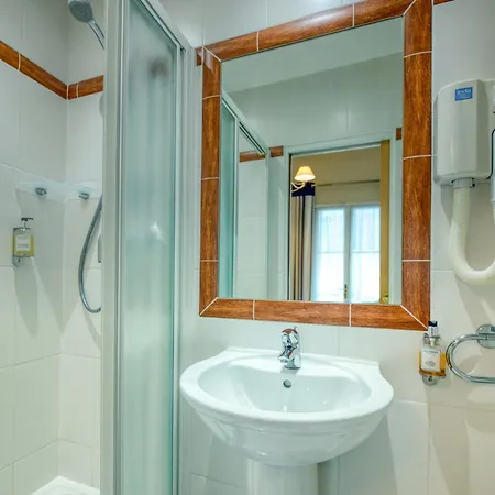 D'aragon - Place De La Comedie - Bed and Breakfast 3*