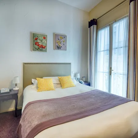D'aragon - Place De La Comedie - 3*