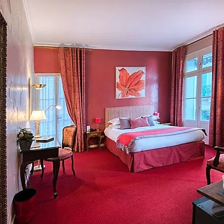 D'aragon - Place De La Comedie - 3*