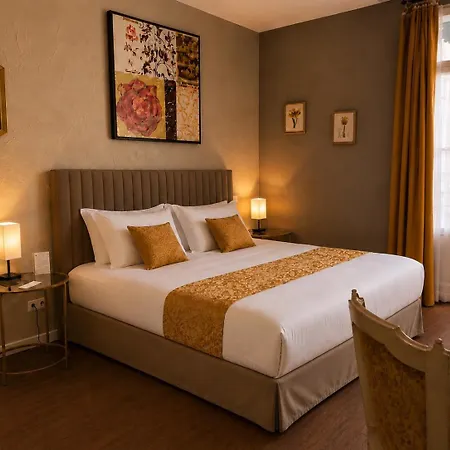 D'aragon - Place De La Comedie - 3*