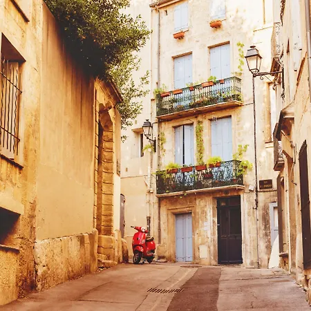 Hotel D'aragon - Place De La Comedie 3*