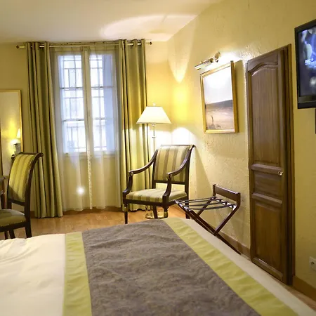 D'aragon - Place De La Comedie - 3*
